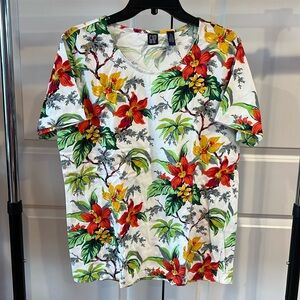 Gap Women's Vibrant Floral T-Shirt with Red, Yellow Green Accents